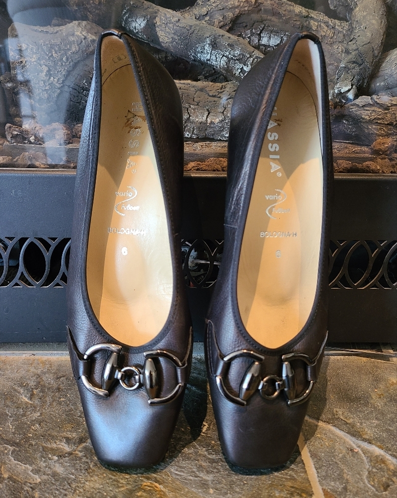 Hassia Black Leather Low Heel Pumps with Silver Metal Accent on Toes size 6